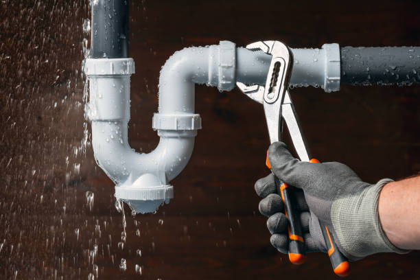 Professional Emergency Plumber technician working in Mayking, KY